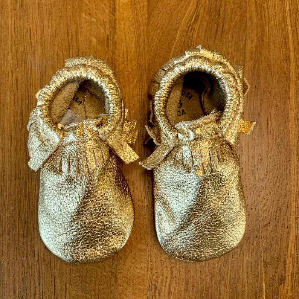 FRESHLY PICKED Gold Baby Moccasins 8 Fringe Leather Soft Sole Infant Moccs Shoes